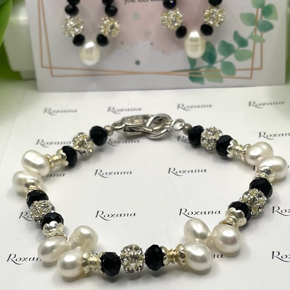 This elegant unique jewelry set features one bracelet and one pair of Earrings - Picture 2 of 4